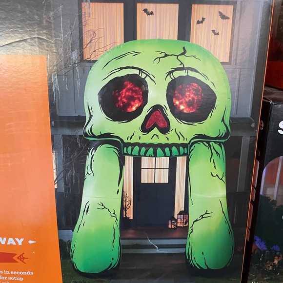 LED Inflatable Skull Archway - Green - Picture 5 of 8